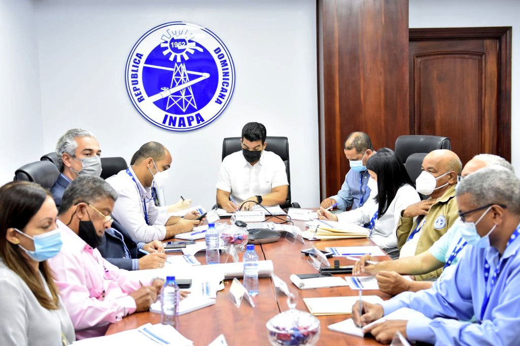 warnaudbisono's tweet image. Reuniones productivas con nuestro excelente equipo directivo del @INAPAGOB. Continuamos trabajando para llevar agua potable y saneamiento a cada hogar dominicano.

 #FelizSemana #10PasosAdelante #Eficiencia #Eficacia #Transparencia