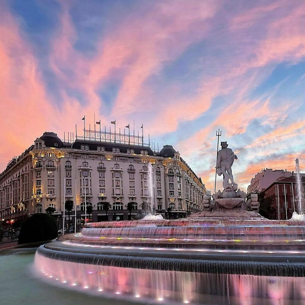 .
No podíamos dejar escapar la oportunidad de publicar esta preciosa foto ¿que os parece la puesta de Sol? 🌅 
.
📸 : <a href="/antoniomontana/">Antonio Montana</a> 🏆
.
📍: Neptuno
.
Si te gusta comparte y deja tus comentarios ✍️ 
.
.
.
.

#madrid #agendadeociomadrid #madridgrafias #… instagr.am/p/CTfLW8ao2B0/