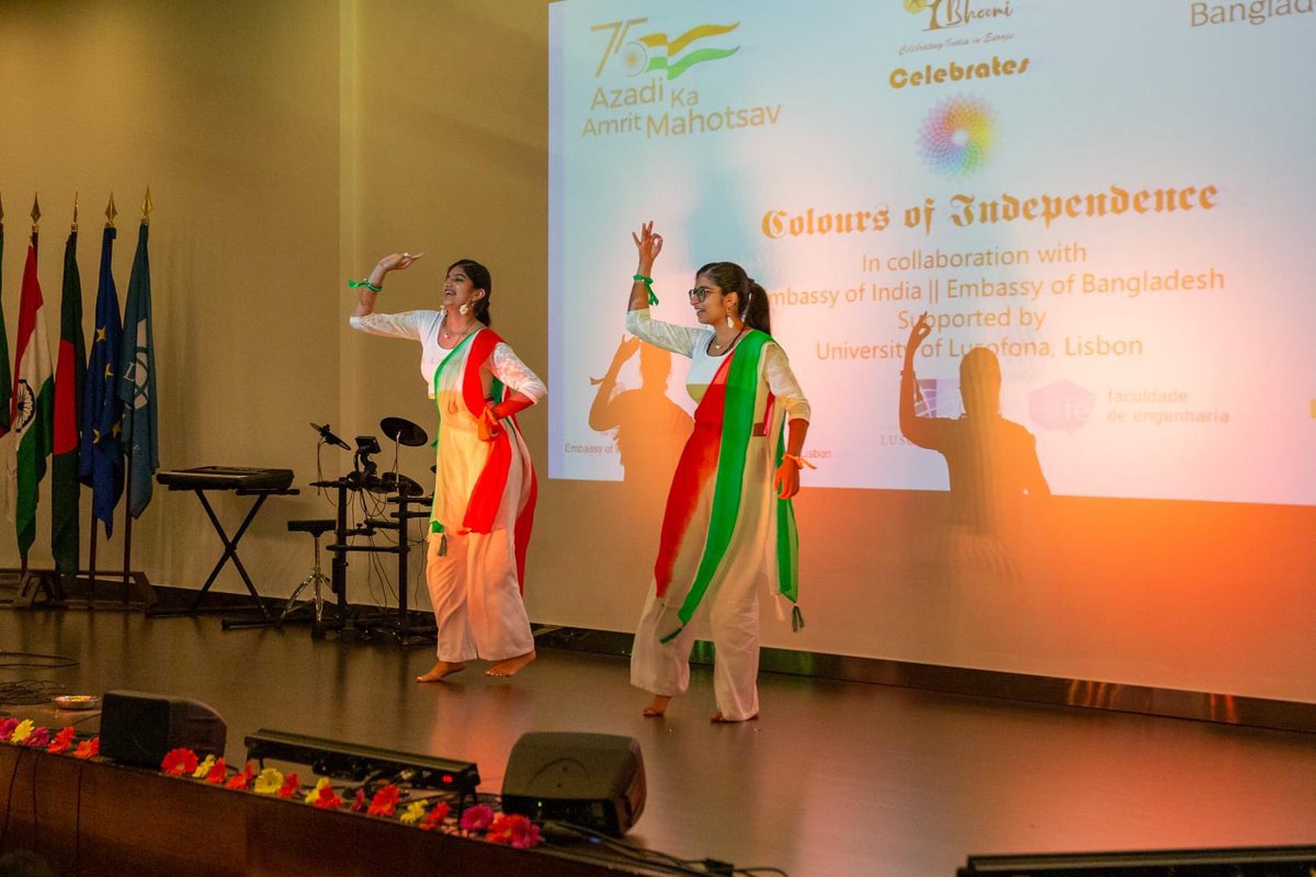 IndiainPortugal's tweet photo. #Indiaat75
#AzadiKaAmritMahotsav
#🇮🇳🇵🇹🇧🇩
Glimpses of “Colours of Independence” cultural evening celebrations. The event was organized by Bhoomi association commemorating 75 years of Indian Independence🇮🇳and 50 years of Independence of Bangladesh🇧🇩.@MEAIndia @IndianDiplomacy https://t.co/5FcdRDtyUX