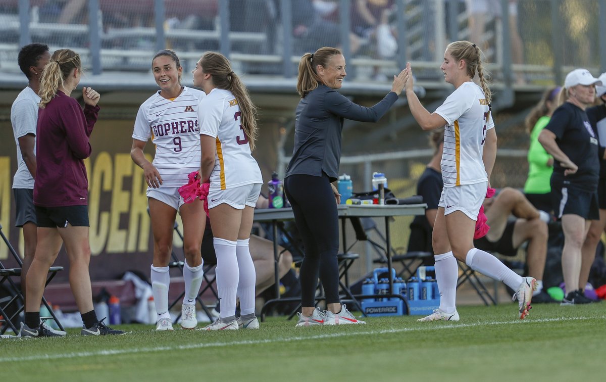 GopherSoccer's tweet image. 𝙈𝙖𝙠𝙞𝙣𝙜. 𝙃𝙞𝙨𝙩𝙤𝙧𝙮!

@ChastainErin is the fourth @B1GSoccer head coach in conference history to stay undefeated in her first five matches of her first season! #NCAASoccer