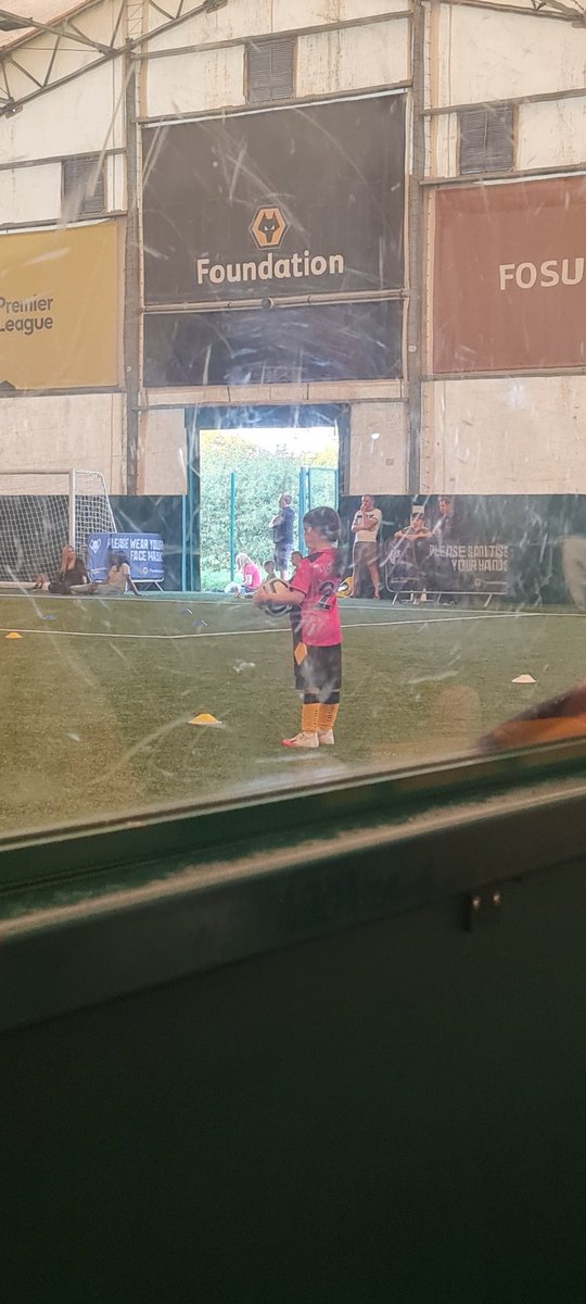 popitparties's tweet image. #wolvesfoundation goal keeping training :)