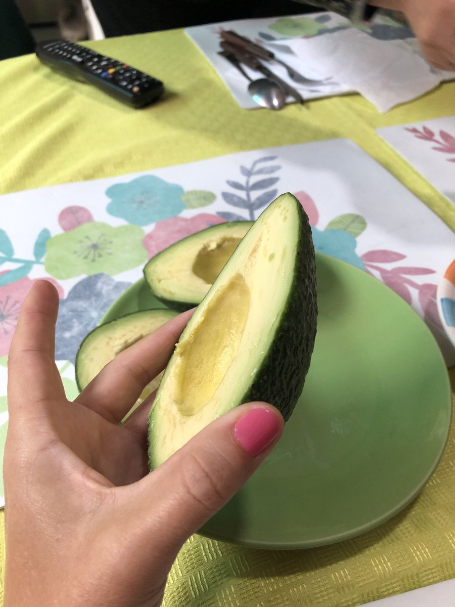 ClinicPlant's tweet photo. Even though I understand #Hass #avocado world domination and have grown fond of late-picked #tropical #slimcado 🥑🥑 there is no better avocado -for me- than a Peru-grown #palta fuerte 🇵🇪😋🥑🙌🏼 https://t.co/UCLeCVIEBD