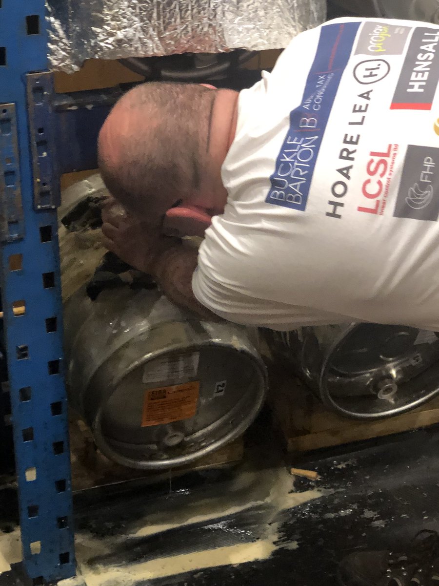 <a href="/HarrogateBrewCo/">Harrogate Brewing Co</a> Billy Bobblehead is lively 😬😬 <a href="/YarnburyRealAle/">Yarnbury Beer Fest</a> Shaggy is teaching me some new words!!