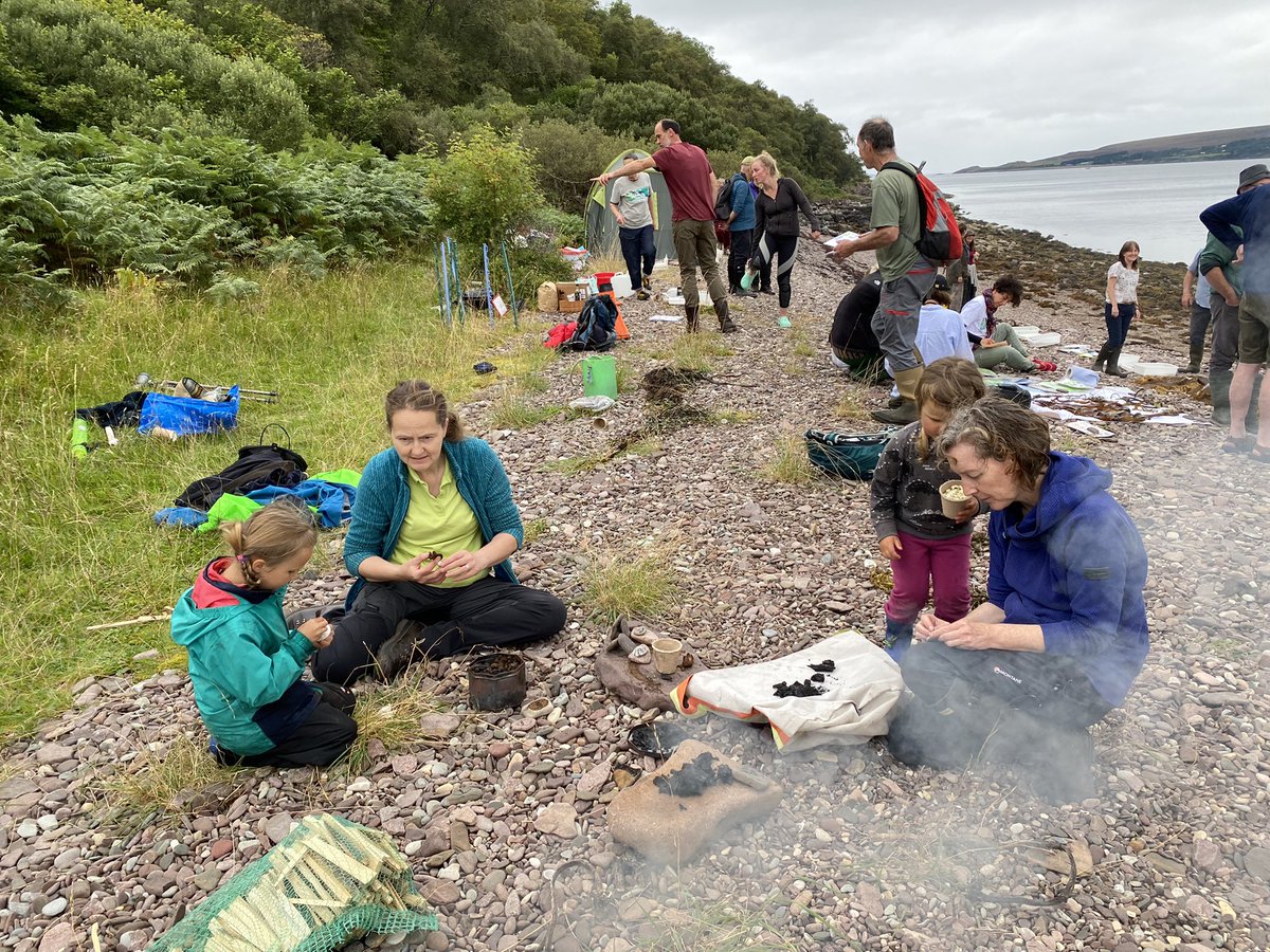alonsocentrism1's tweet photo. @islemartin seaweed festival with Scoraig and Badcaul primary schools. Fantastic day on the shore of little Loch Broom.#seaweed #outdoorlearning #ThisIsHighland #Scoraig https://t.co/K8Cba3aDa2