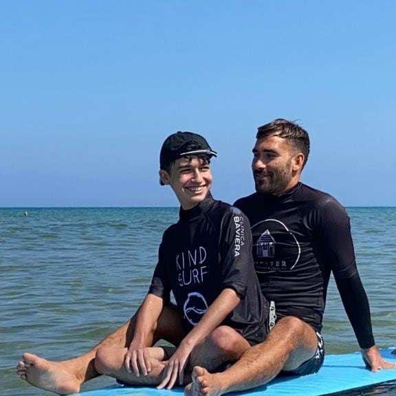 Lucas acaba de descubrir el surf y <a href="/AritzAranburu/">Aritz Aranburu</a> la Distrofia Muscular de Cinturas.  Lucas no podía pero quería y ahí entró en juego <a href="/KindSurf/">Kind_Surf</a> y  sus voluntarios. Gracias a <a href="/BakeryGroup/">Bakery Group</a> por propiciarlo. @Proyectoalpha2 #lgmd