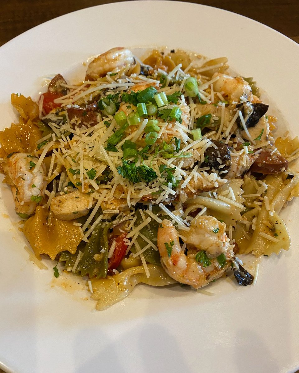 BrickhouseSCafe's tweet photo. Brickhouse Bayou Bowtie is loaded with chicken, shrimp, andouille sausage, tomatoes, peppers, mushrooms, and onions 🤤
.
. 
#HuntsvilleFood #VillageOfProvidence #HuntsvilleEats #HuntsvilleFoodie https://t.co/dKrBNd4RgN