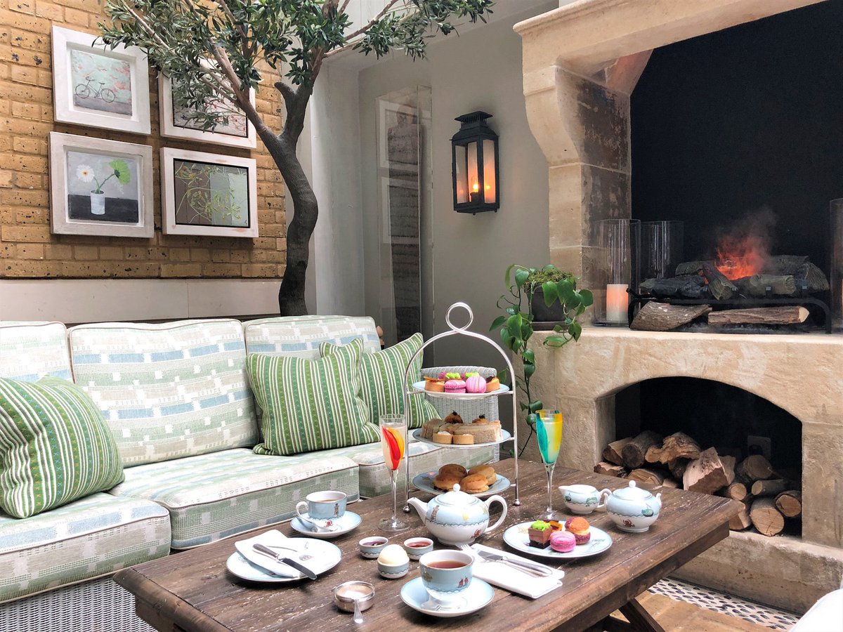 HOLBID's tweet image. In celebration of @theartofldn the @Ham_Yard Hotel has created a special Afternoon Tea.

Indulge in finger sandwiches and savouries and a mouth-watering selection of cakes, inspired by the works of art hanging on the flags over Piccadilly.
Find out more bit.ly/2YgAZIN