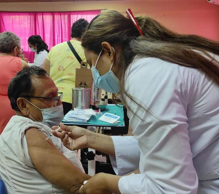 Poblacion en Nicaragua sigue acudiendo a vacunarse de manera voluntaria y gratuita en el país 
#UnidosEnVictorias 
#PatriaBenditaYLibre