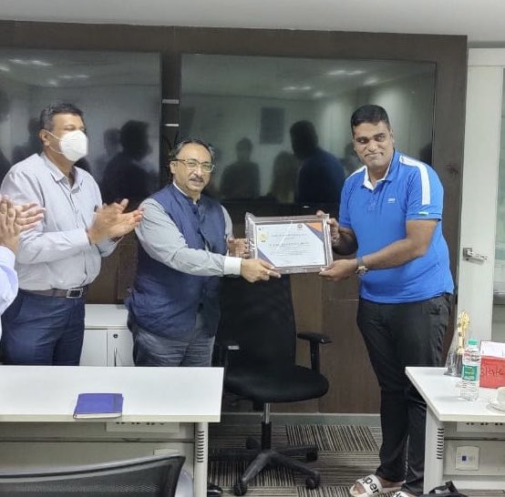 Shri N D Mathur, CGM (RS-1) -KASO felicitated #Top Performing Dealers of Bangalore Divisional office for exemplary performance in sales promotion activity with Bridgestone. ⁦<a href="/karnataka_ioc/">IOCL Karnataka</a>⁩ 
⁦<a href="/ndeepmathur/">ND Mathur</a>⁩ 
⁦<a href="/IOCRetail/">IndianOil PetrolPump</a>⁩