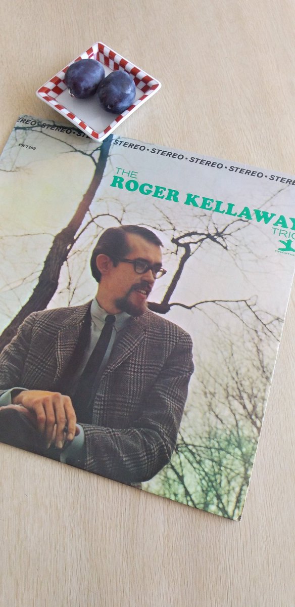 visionopt1's tweet photo. #留萌
晴れ19℃
今朝も
秋の恵み
プラムは美味い
#Rogerkellaway
良いジャケット着てる
現在でも
イケル眼鏡
演奏も👍🎶
#jazz
#土田悦也 https://t.co/NTNbyJ9Tov