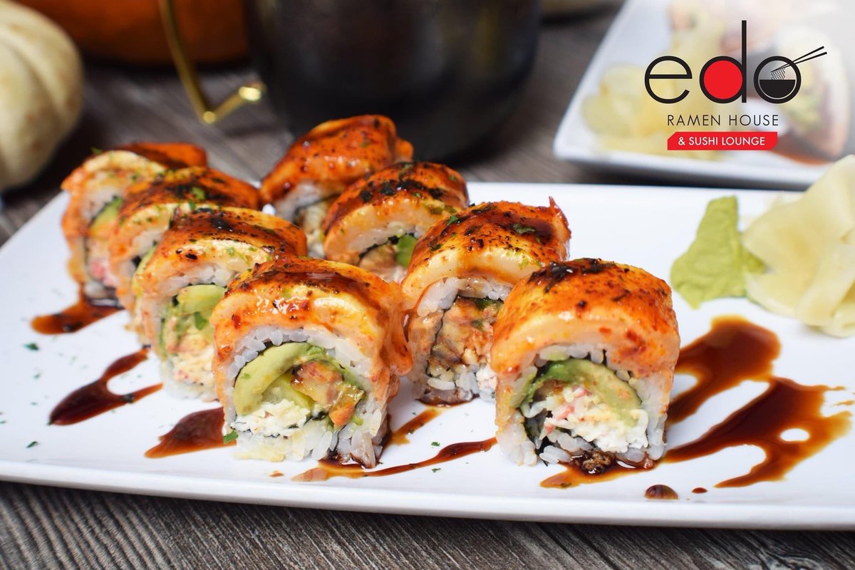 Fall shoots are the best! <a href="/LoungeEdo/">Edo Ramen House & Lounge</a> #royaloakmi #downtownroyaloak #royaloak #royaloakeats #fallinforfall #puremichigan #fallphotos #fall #fallcolors #fallinlovewithfall