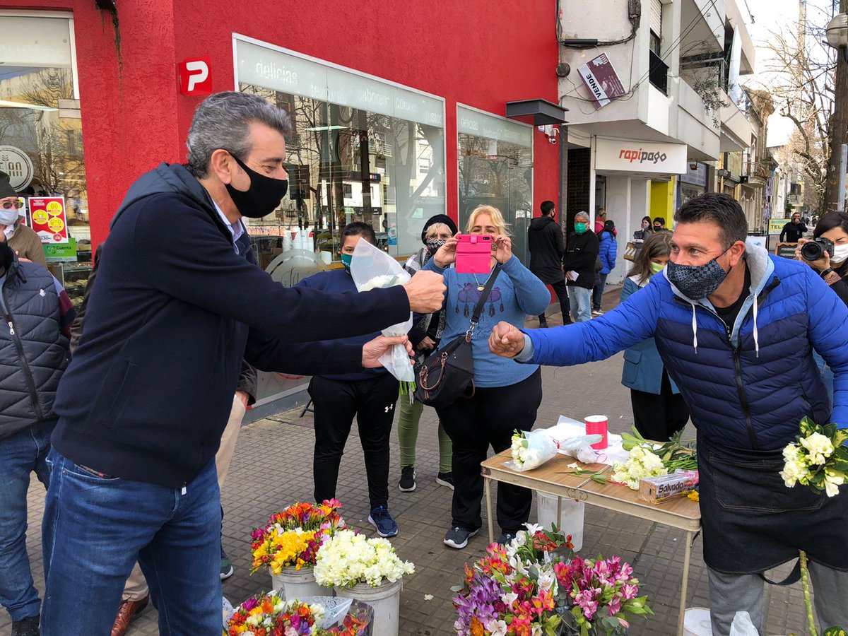 Vamosconvoslp's tweet photo. De cara a las próximas #PASO2021 contamos con la visita de @RandazzoF, junto a ALBERTO DELGADO Y @javipacharotti caminamos por calle 12 con muy buen recibimiento de todos los vecinos.
Hay otro camino
VAMOS CON VOS - LISTA 112 -
#VamosConVos #Politics #Elecciones2021 https://t.co/2mx60afY7D