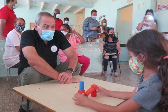 Este hombre debe ser uno de los más felices en el mundo hoy.

Gracias, doctor <a href="/BencomoVerez/">Vicente Vérez Bencomo</a>