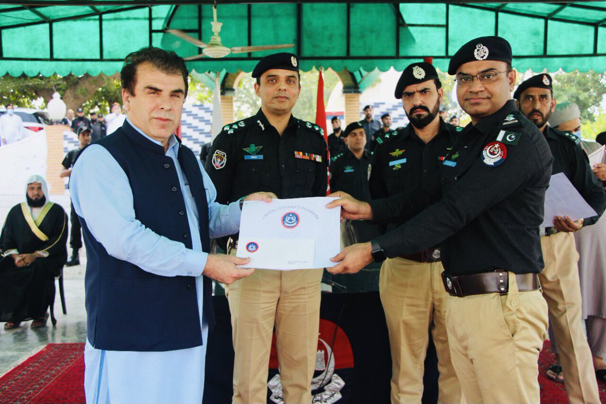 About Today..
Appreciation and Cash reward for peaceful conduct of Moharram by Commissioner, CCPO and SSP OPS Peshawar..!!!
#muharramulharam