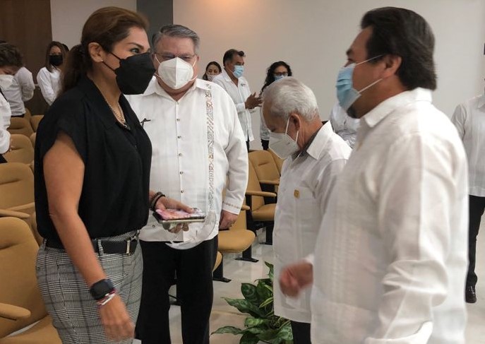 IMECMUJERES's tweet photo. La directora IMEC @Adl3mi    acompañó al Rector de la @cij_uac , José Román Ruiz Carrillo, a la Ceremonia de Inauguración del XVIII Encuentro de la Red de Organismos Defensores de Derechos Universitarios: "Universidad y Transformación Social”
#UAC
#ImecNoPara ✋ https://t.co/pZ6W12BLbh