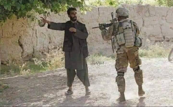 Najib_Farhodi's tweet photo. روزی که سربازان استرلیا و امریکا و انگلیسی ها افغانان را در ارزگان هلمند کندهار و بقیه ولایات تیر باران میکردند ، و به گفته خود سرباز امریکا و استرلیا که در اوقات بیکاری بالای افغانهای بی گناه نشان زنی میکردند هیچ کسی صدا نکشید

من هم میگویم مرگ به پاکستان و بقیه دشمنان 🇦🇫 https://t.co/WcPmiL4orU