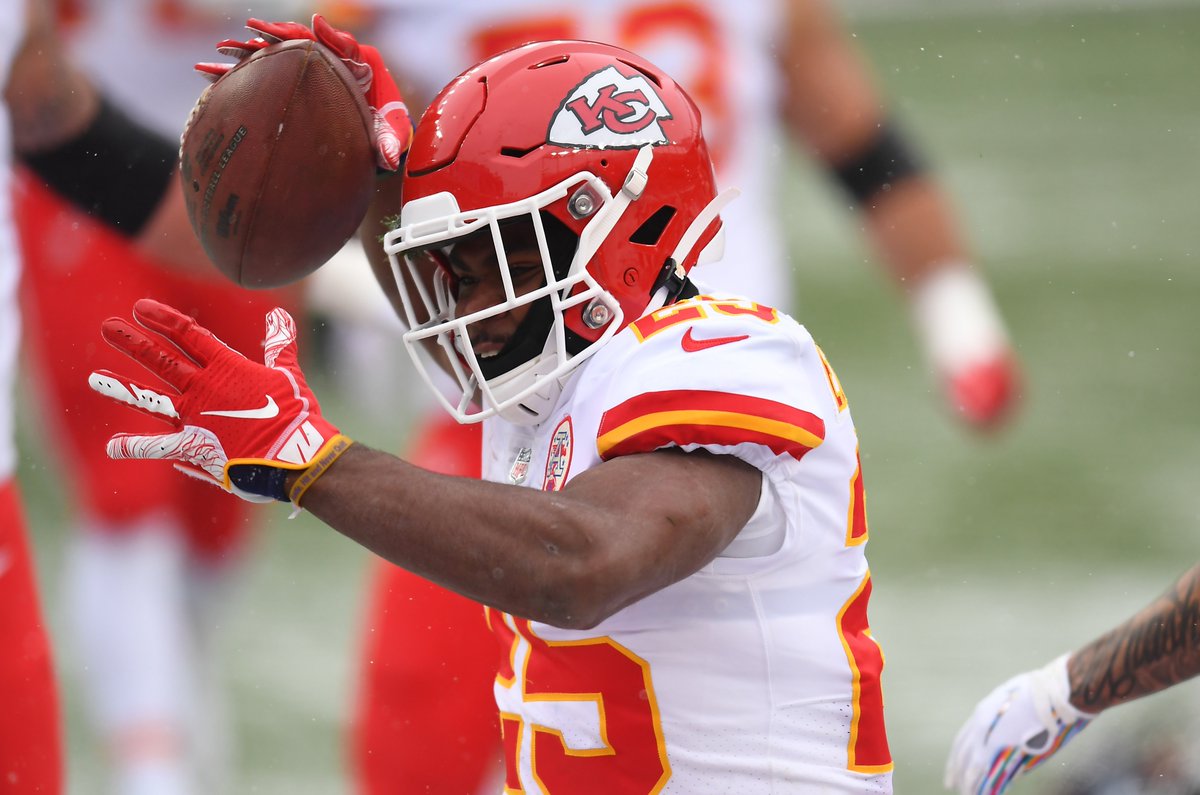 PFF_Fantasy's tweet photo. Clyde Edwards-Helaire is expected to play in the #Chiefs opener vs. Cleveland, per @AdamSchefter
 
RB12 entering the 2021 season https://t.co/w0iPf7DXmq