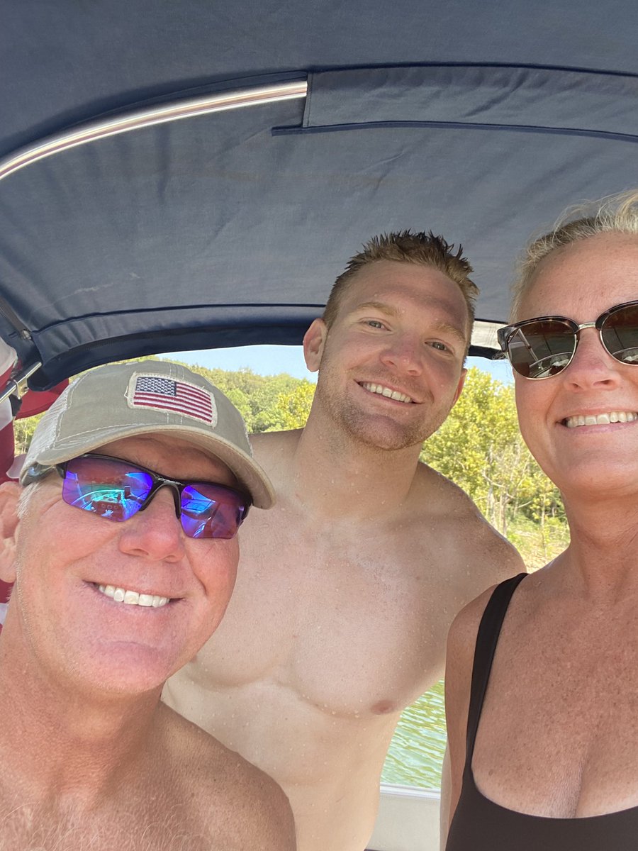 T_Haub55's tweet photo. Pretty good Labor Day Weekend!  Got to watch @esuhornetsfb and @declan_haub get a great season opening road win!  And spent some quality time on Tenkiller with @dmoney_35 and @readingteach6!
#StingersUp #OnToTheNext https://t.co/ip1aNuuAcQ