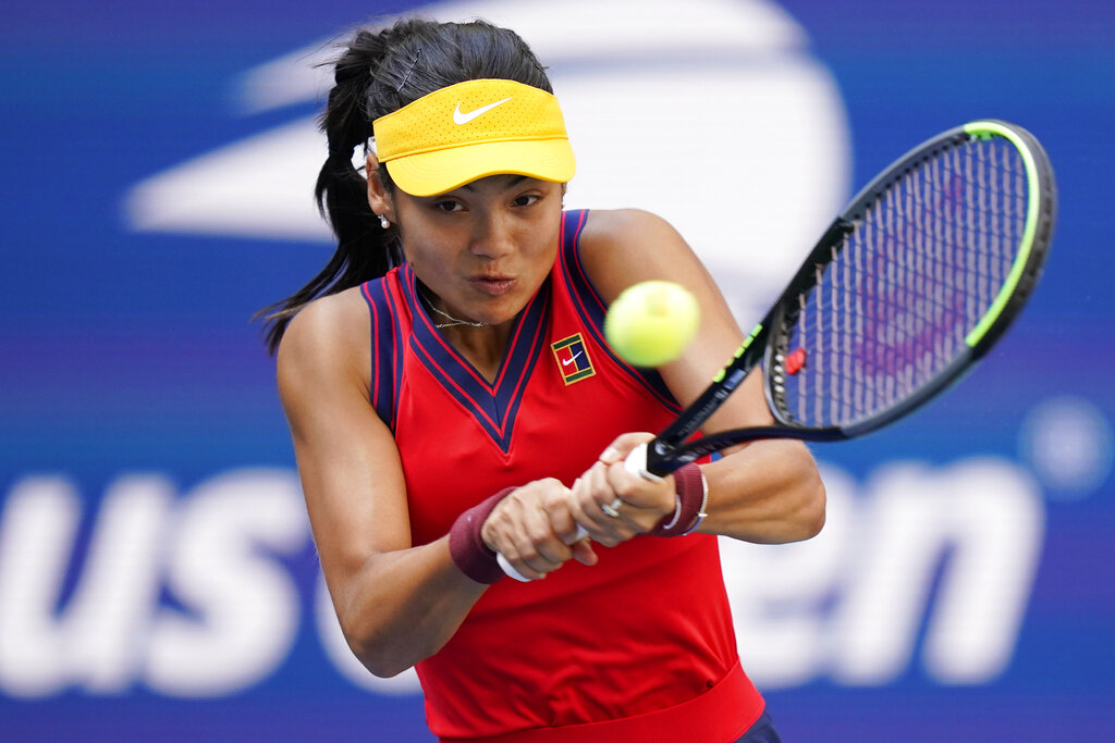 SkySportsTennis's tweet photo. Britain's Emma Raducanu destroys American Shelby Rogers 6-2 6-1 to reach the #USOpen quarter-finals on debut - Follow our live blog for reaction.

📱💻🎾🗽🇺🇸✍️⬇️

https://t.co/G21uUPlzvg

#BackTheBrits 🇬🇧 https://t.co/tkUkYqRNFn