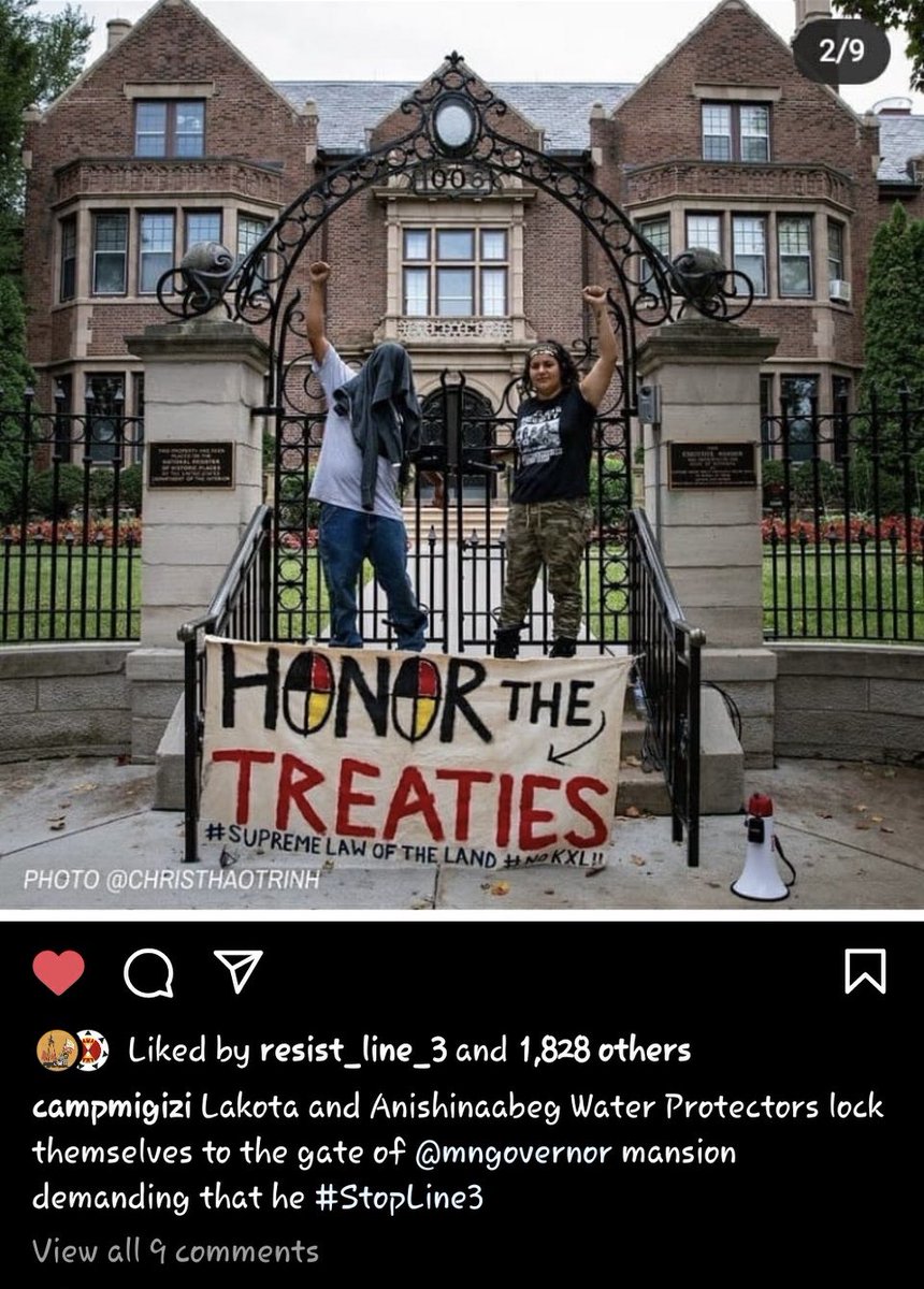 Inhumansoflate1's tweet image. #StopLine3 activist chain themselves to the gov.mansion. #StopLine3Pipeline