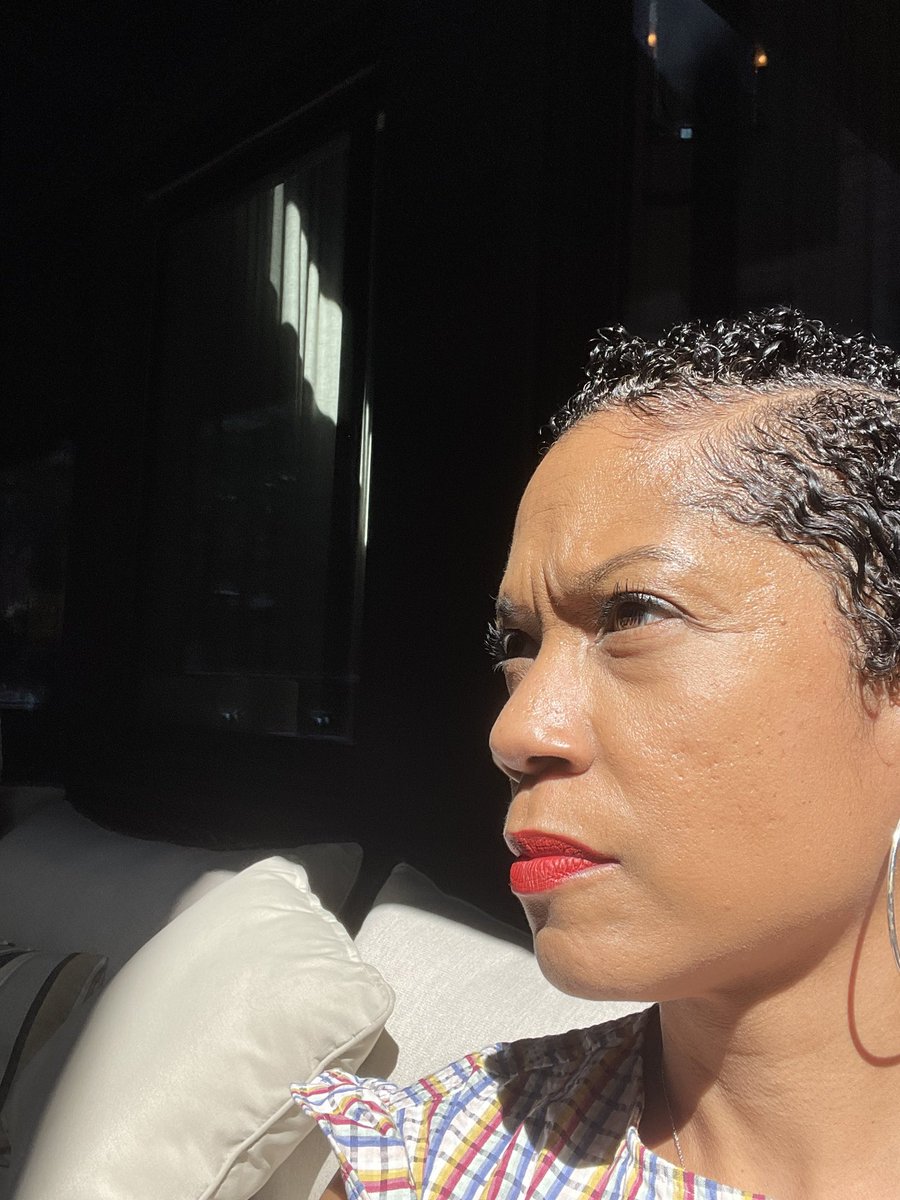 PoisedMagazine's tweet image. Something is on the horizon and we’re looking for WOC contributors and brands to partner with for women 45+.  #renew #reset #redefine