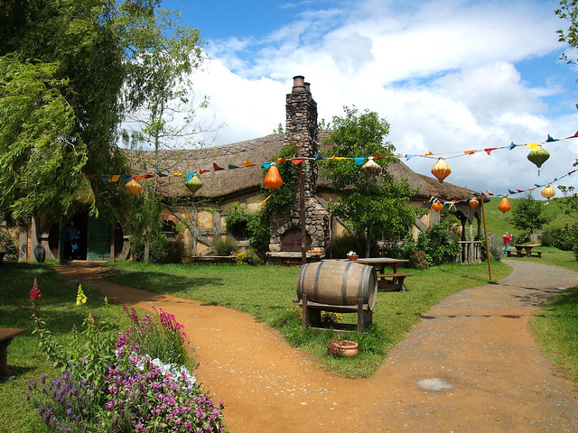 bestoftolkien's tweet photo. Hobbiton, New Zealand (📸: Amanda Williams). https://t.co/zsAbuT2L6x