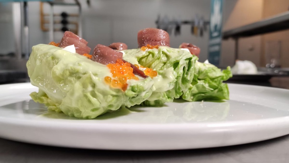 Rest_del_Reyno's tweet photo. Hoy en #LosFogonesdelReyno el chef #LeandroGil de #LaBiblioteca nos enseñará a cocinar:
♦ Pochas a la manera tradicional
♦ Cogollos de Tudela con mayonesa de aguacate y anchoas
⏰ A las 13:55h @NavarraTV
Colabora @VisitNavarra y @VisitPamplona https://t.co/zCtl3CYVR7