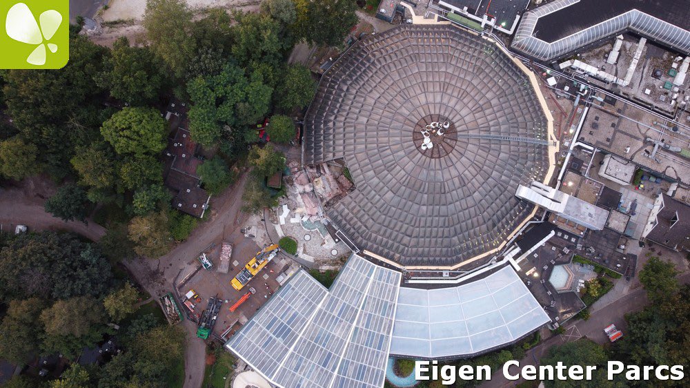 eigencenterparc's tweet image. Eindelijk, ze zijn begonnen op Center Parcs De Huttenheugte! Er komt een nieuwe koepel op de Aqua Mundo, er komt een waterplayhouse, de cottages worden gerenoveerd! Kortom er gaat heel wat veranderen, blijf ons volgen want er komen nog meer updates aan! #centerparcs #huttenheugte
