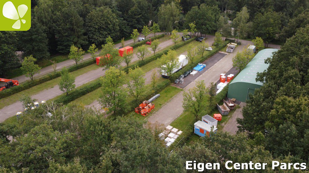 eigencenterparc's tweet image. Eindelijk, ze zijn begonnen op Center Parcs De Huttenheugte! Er komt een nieuwe koepel op de Aqua Mundo, er komt een waterplayhouse, de cottages worden gerenoveerd! Kortom er gaat heel wat veranderen, blijf ons volgen want er komen nog meer updates aan! #centerparcs #huttenheugte