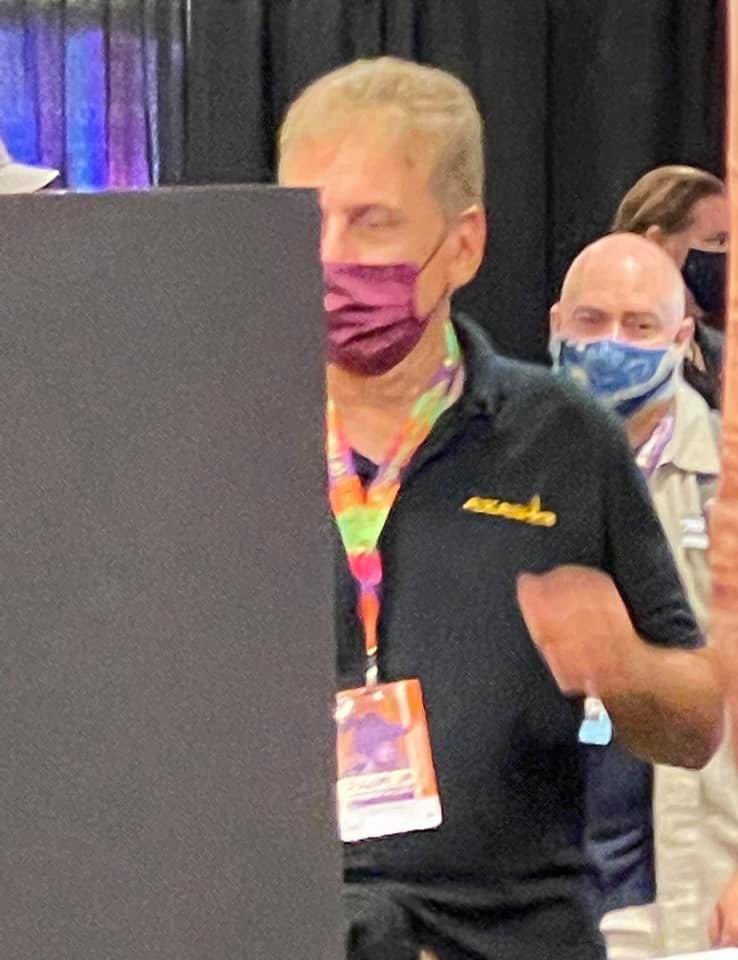 AxaMonitor's tweet image. BREAKING: Despite being cited, ejected and banned from Dragon*Con yesterday after a physical altercation with his most ardent critic, @AxanarFilm’s @AlecPeters returned today to man the #Axanar booth. Reportedly, @DragonCon officials are not happy. #staytuned