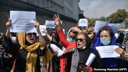 FrudBezhan's tweet photo. Taliban have imposed a new dress code, gender segregation of women at universities in #Afghanistan.

New rules are “clearly creating more fear and a culture of discrimination against women and girls,” says @HuriaSamira

“It is a clear sign of repression.” https://t.co/P9GA5S4FT6 https://t.co/LF0zxiAHaw