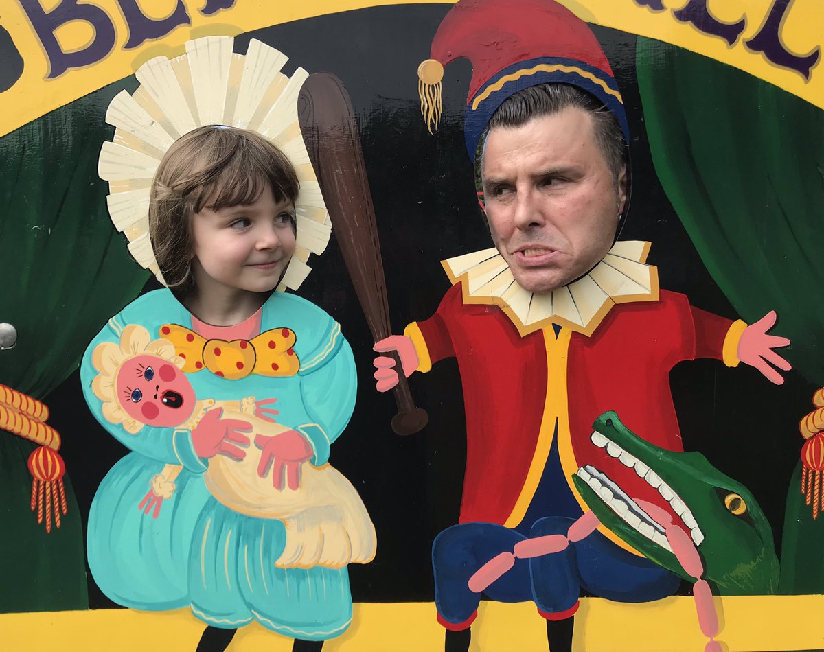 LoisHarding's tweet image. I think this is the best photo I’ve ever taken of Sam and Lily-Anne having fun @blistshill 🤣🎪