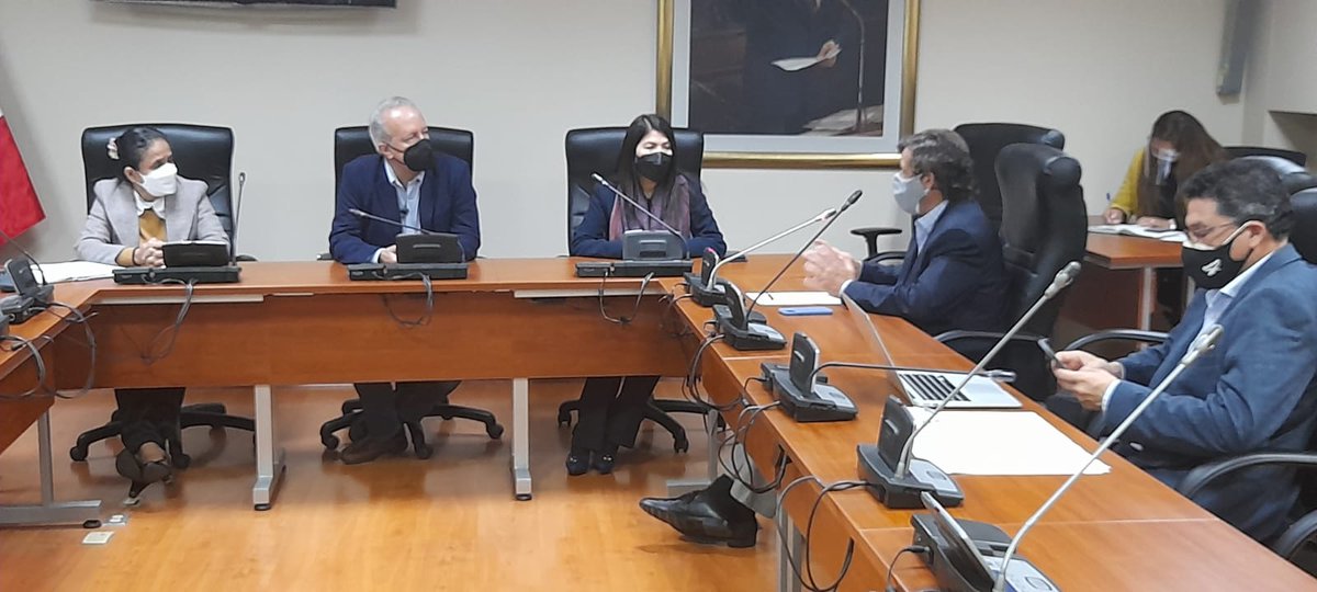 MariaCorderoJon's tweet photo. Sostuve una reunión con representantes de la Asociación de Gremios Productores Agrarios del Perú, donde abordamos la importancia de potenciar la competitividad del sector agrario. También tratamos acerca de cómo mejorar las condiciones laborales de nuestros hermanos agricultores https://t.co/nR3PcFkj25