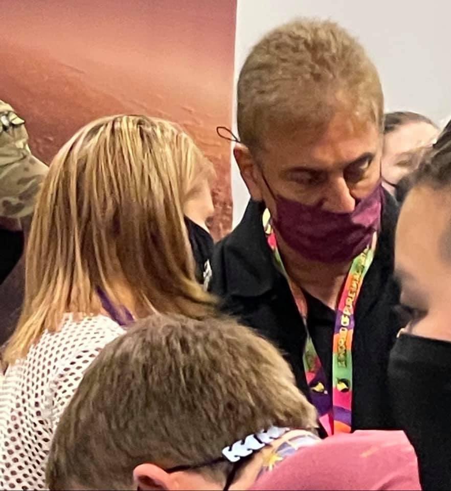 AxaMonitor's tweet image. Another photo of @AlecPeters at the #Axanar booth today after he was thrown out of Dragon Con yesterday for a physical altercation.