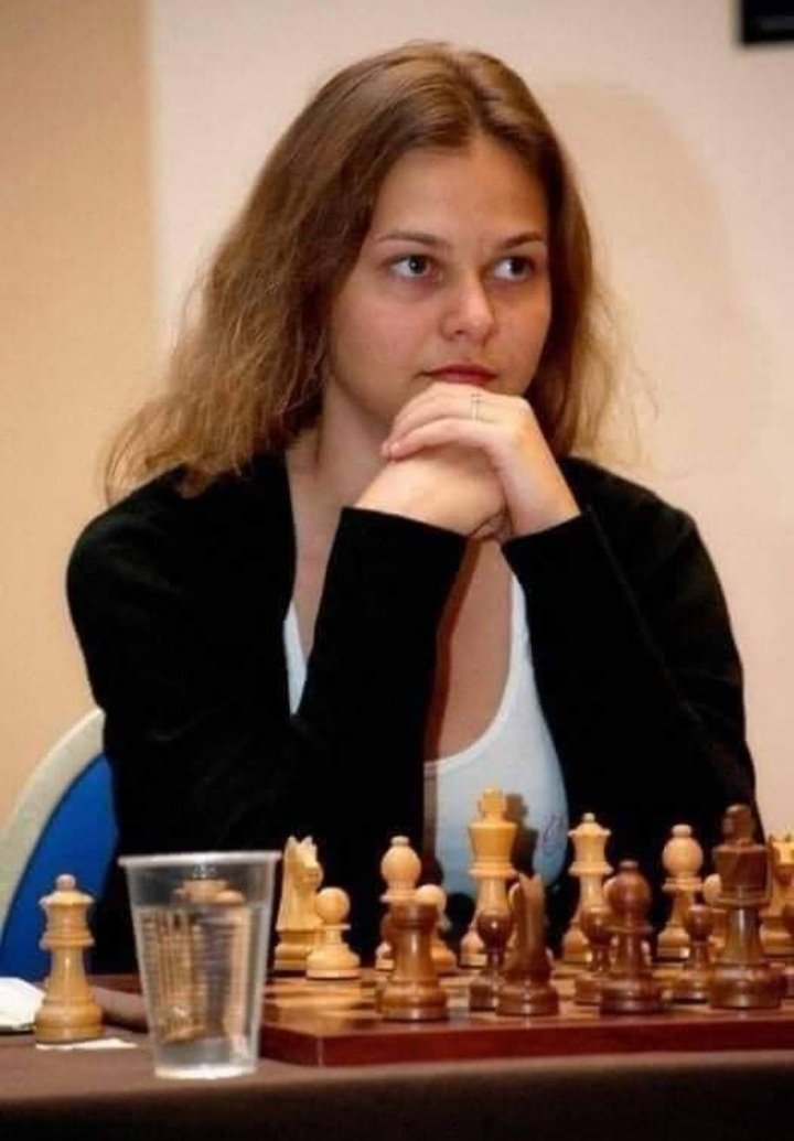 Satranç kraliçesi Anna Muzychuk, Suudi Arabistan 'da oynamayı reddetti: ′′çarşafı giymek ya da otelden çıkmak için adamın eşlik etmesi gibi özel kurallarla oynamayı reddediyorum.2 dünya şampiyonluğunu kaybedeceğim. Bu pek hoş değil ama 2. sınıf 1 insan gibi hissetmek istemiyorum"