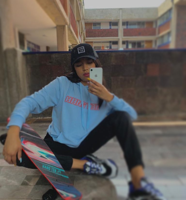 HangTenMex's tweet photo. We road with style. ✌🏼🔥 #HangTenMexico #Dejatuhuella #skategirl https://t.co/GkdF8ERUFq