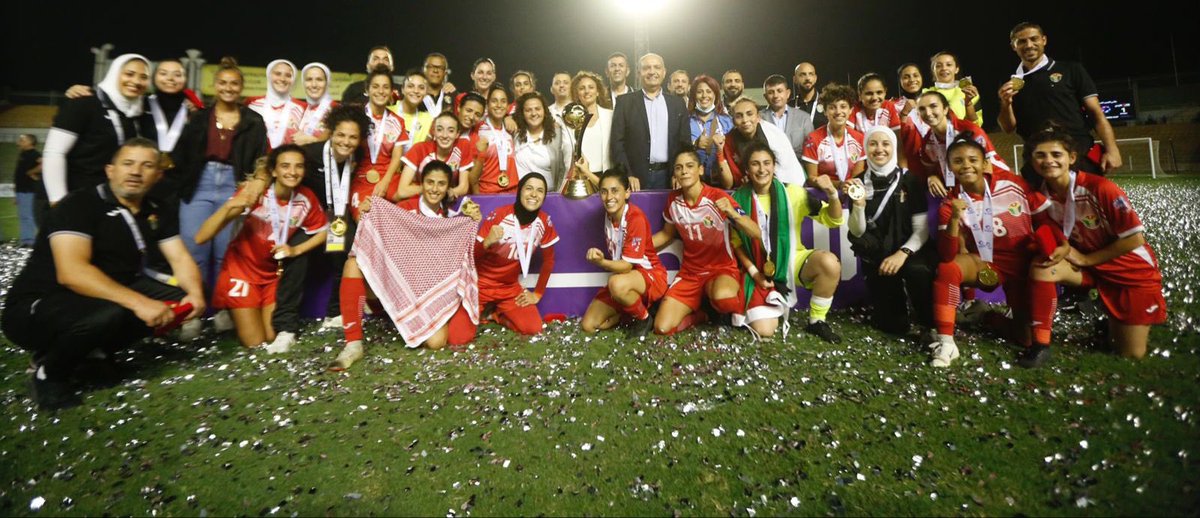 فوزٌ نفخر به، وإنجازٌ يفرحنا جميعاً، وأداءٌ مميزٌ لنشميات منتخب الأردن للسيدات لكرة القدم بفوزهن اليوم في المباراة النهائية على المنتخب التونسي الشقيق وتتويج المنتخب الأردني بطلاً لكأس العرب للسيدات. رفعتن اسم #الأردن عالياً كما هو في عيون بناته وأبنائه.