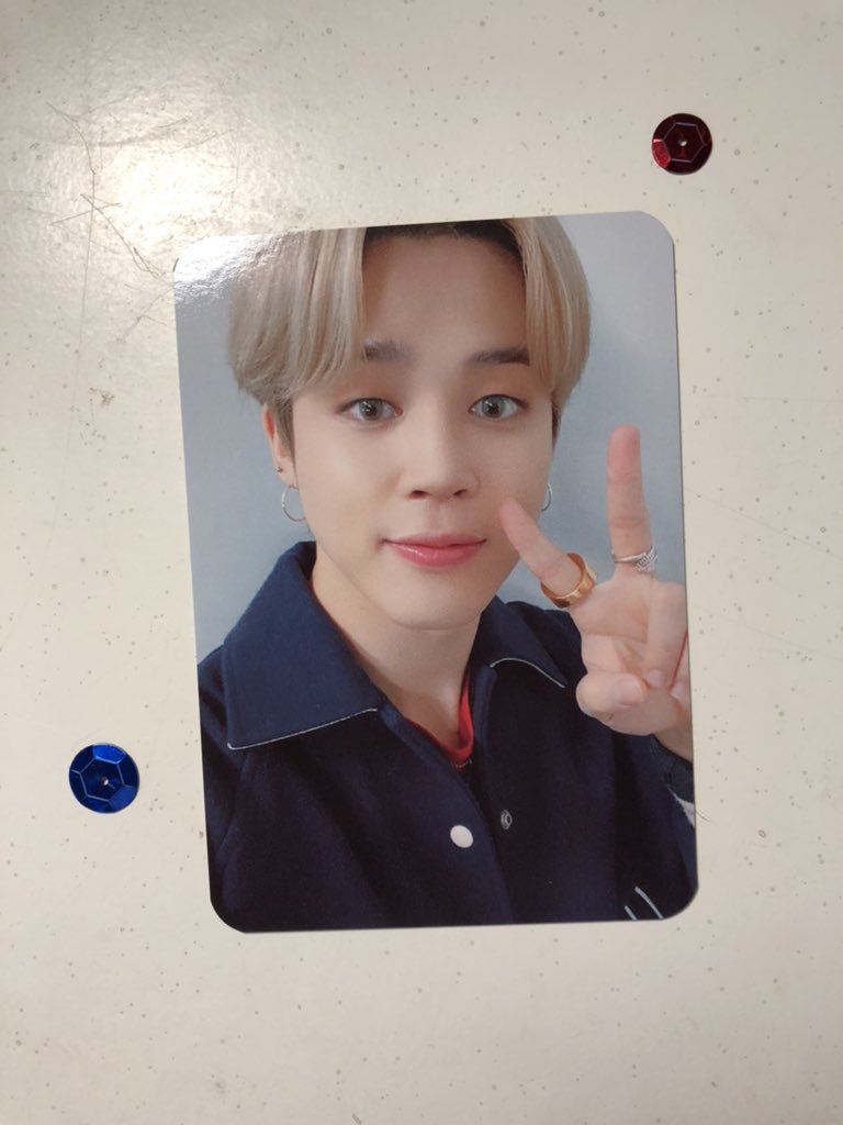 LIZGOLDN's tweet photo. @suimy___oO @TOS I also have Jimin’s Army Bomb card if you wanted something else, I could do 2:1 👀👀 https://t.co/TYYK9NluLG