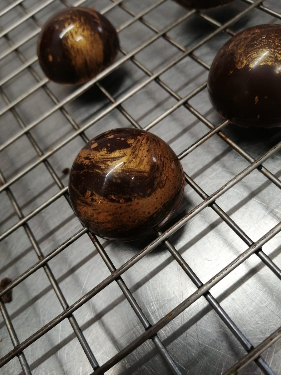 katelawlorchef's tweet photo. Look at that gloss .....#manekiworcester #ruleoftum #chocolate https://t.co/yVRXaPelut