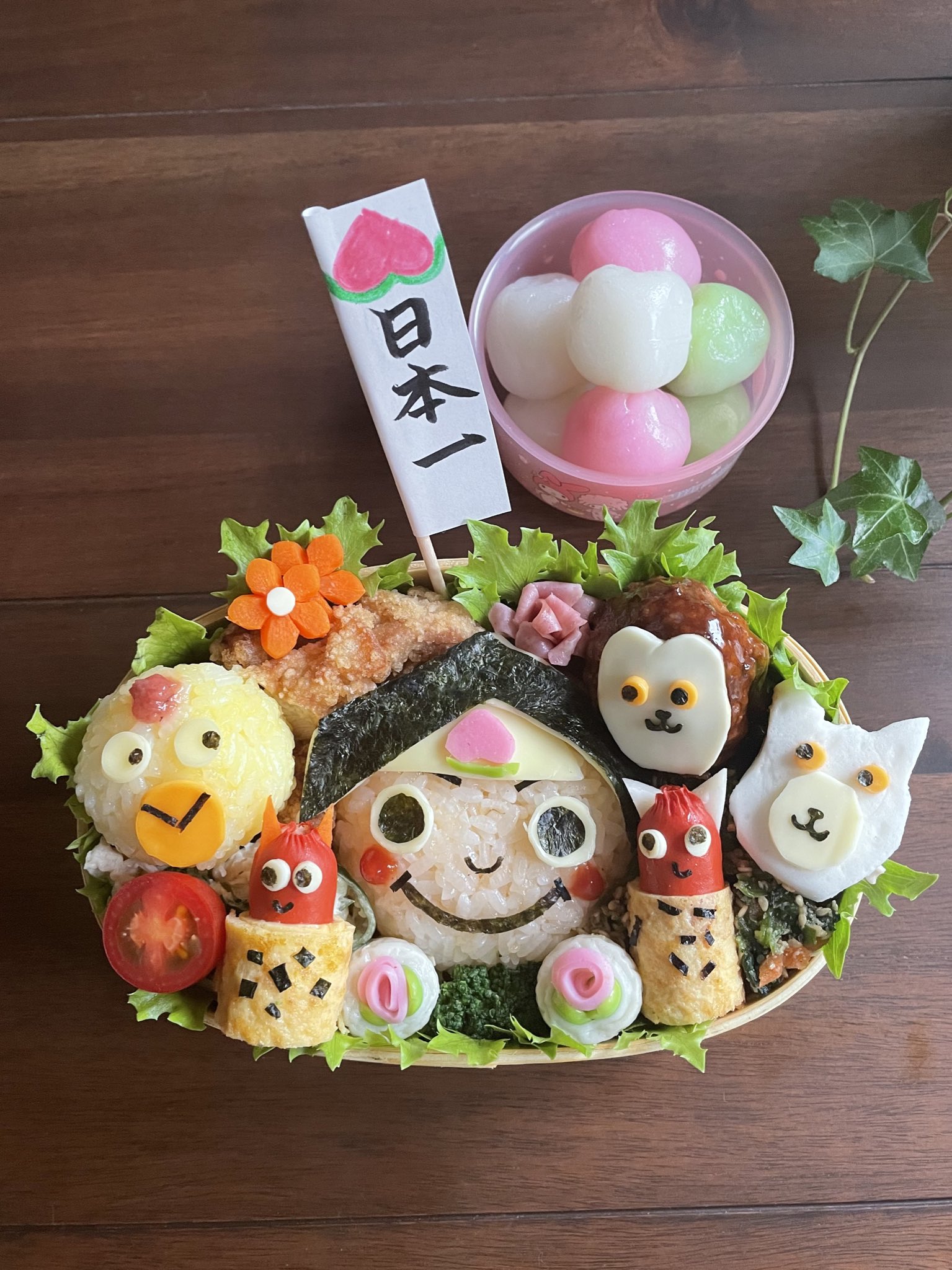 らら 娘弁当 唐揚げ ほうれん草胡麻和え 肉団子 胡瓜サラダ 桃太郎 猿 犬 キジを連れて鬼退治に行ったら 鬼 と仲良くなっちゃった弁当 デザートは やっぱりキビ団子ならぬ三色団子 桃太郎キャラ弁 T Co 7c9npi3uzr Twitter