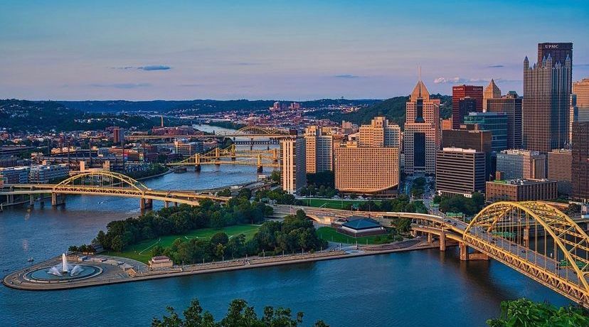 DowntownPitt's tweet photo. Classes are back in session, but that doesn't mean you can't enjoy the amazing photo-ops, fantastic food, and delicious coffee that Downtown Pittsburgh has to offer! 
🌮🏙️☕️

Check out our guide to making the most of Downtown as a college student ➡️ https://t.co/y3mePyspet https://t.co/bcyivVA4Jp