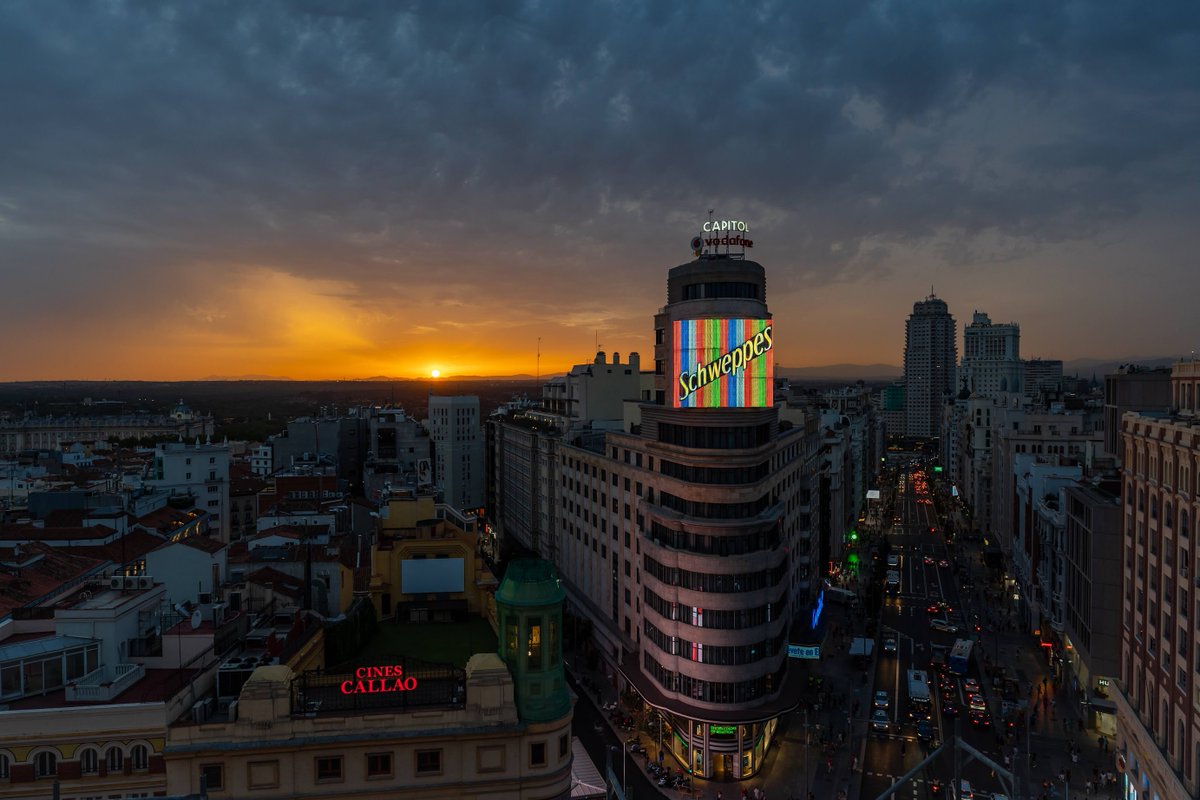 La puesta de sol, ayer, desde la oficina con mejores vistas de Madrid.