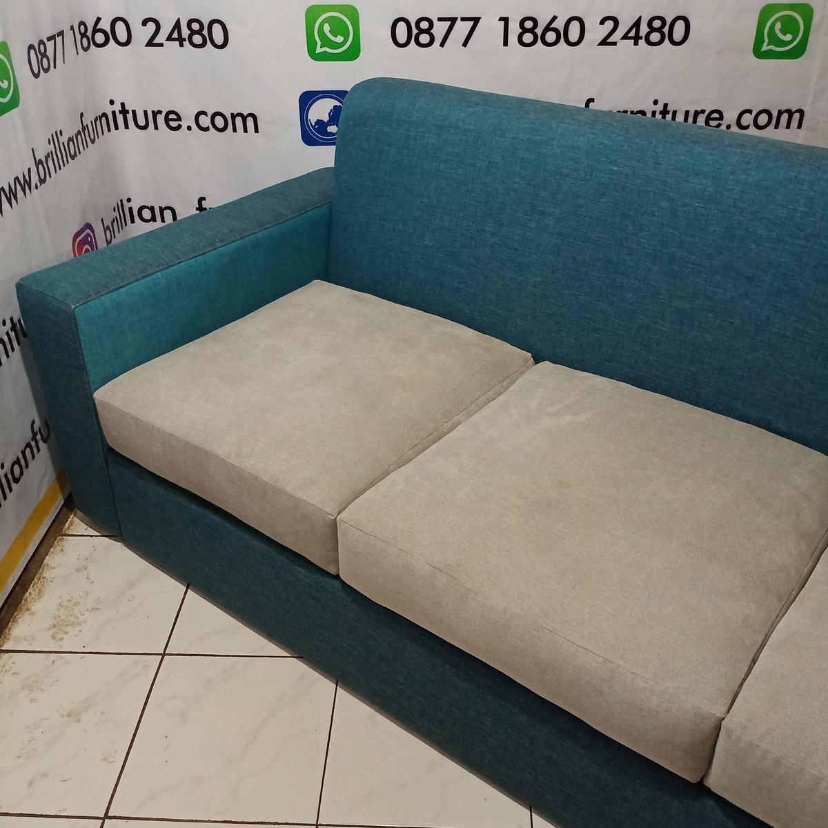 Sofa Tamu Keluarga Minimalist

Real picture by @brillianfurniture_ 

Detail dan spesifikasi
Material: kayu jati 
Kain: Fabric Dhupnie
Warna: color Combination 
•
•
More info :
📞WA: 087718602480
🏠Tokopedia: brillianfurnituree

instagram.com/p/CTe_Oselivw/…