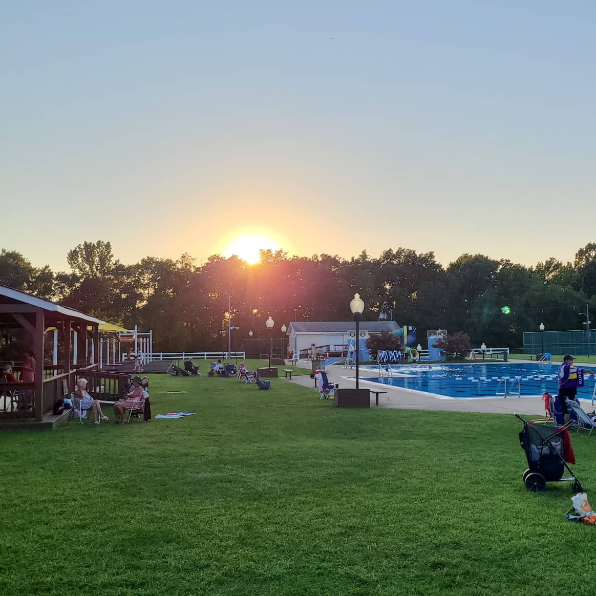 The sun sets on yet another summer...hope everyone enjoyed their #LaborDayWeekend!! #MondayNightFitz #Sundown #HazletNJ #September6th #LaborDay #FitzGirlsRule #DadLife #TheSummerOfFitzIsOver