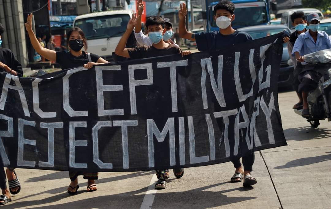 Chanapai247's tweet photo. Welcoming the "State of Emergency" announcement by @NUGMyanmar , flash-mob strike was staged in #Yangon . Besides , today is the day of 7 month and 7 days of coup being 7th day of Sep . 
#SupportRevolutionForDemocracy
#UselessASEAN
#Sep7Coup
#WhatsHappeningInMyanmar https://t.co/Lx3x1GB5OK