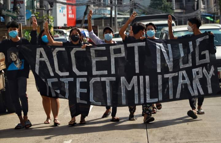 Daisuki19613139's tweet photo. On September 7, seven months after the military coup, young people took to the streets in Yangon to support the NUG government's call for D Day.
#AcceptNUG_RejectMilitary #SupportRevolutionForDemocracy #DDayStrike #Sep7Coup
#WhatsHappeningInMyanmar https://t.co/u7zeF9n1Zx