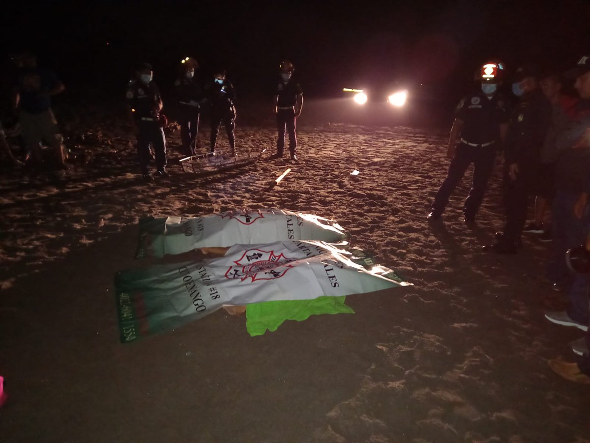 RBCNoticiasGT's tweet photo. #Suchitepéquez • Elementos de @CBMDEPTAL de #Cuyotenango reportan la muerte de dos niños y su madre. Los cuerpos fueron hallados a orilla de la playa de #Tulate

Se desconocen las causas de la muerte.  

Por @MTunchez_19 https://t.co/P8CPaknCDw