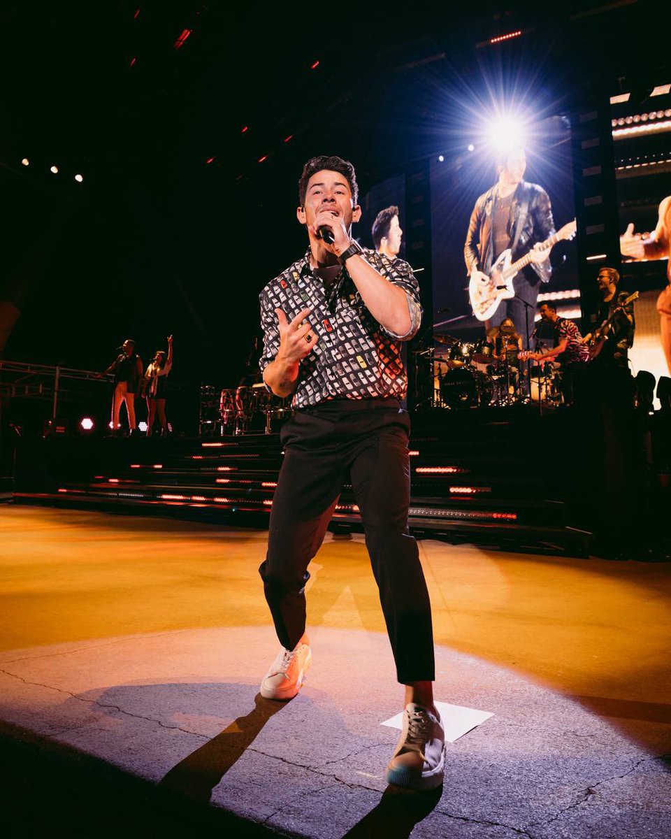 nickjonas's tweet image. #RememberThisTour