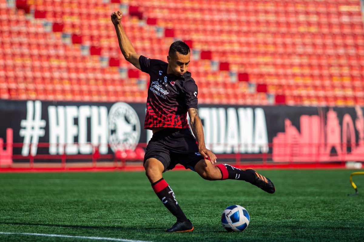 Xolos's tweet photo. Arrancamos la semana enfocados en el duelo ante Santos 🔜⚽️

#PerroAmor https://t.co/IPeTl52aL5