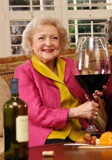 elizabethram11's tweet photo. Me putting off all of my responsibilities to watch 3 women fight over a medium ugly boy band manager on a Monday night #bachelorinparadise #bachelorinparadiseabc https://t.co/p83oHBY9Bw
